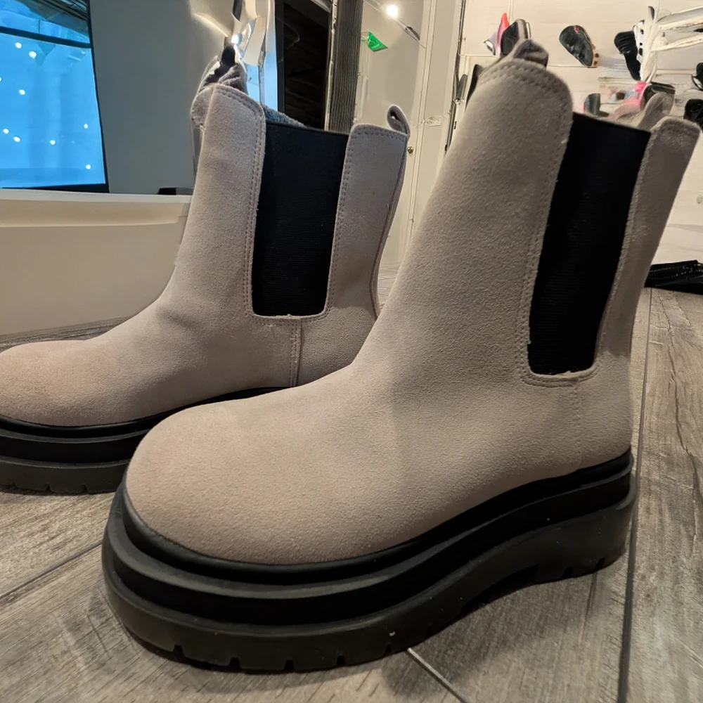 Urban Outfitters Mens Gray Mason Boots - Picture 1 of 6